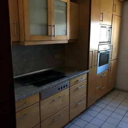 Auberg Ganzes Haus, Guenstig, Geraeumig Und Schlicht! 別荘
